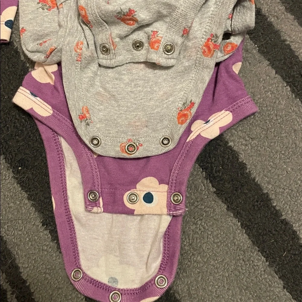 Carter’s floral long sleeves bodysuit onesies